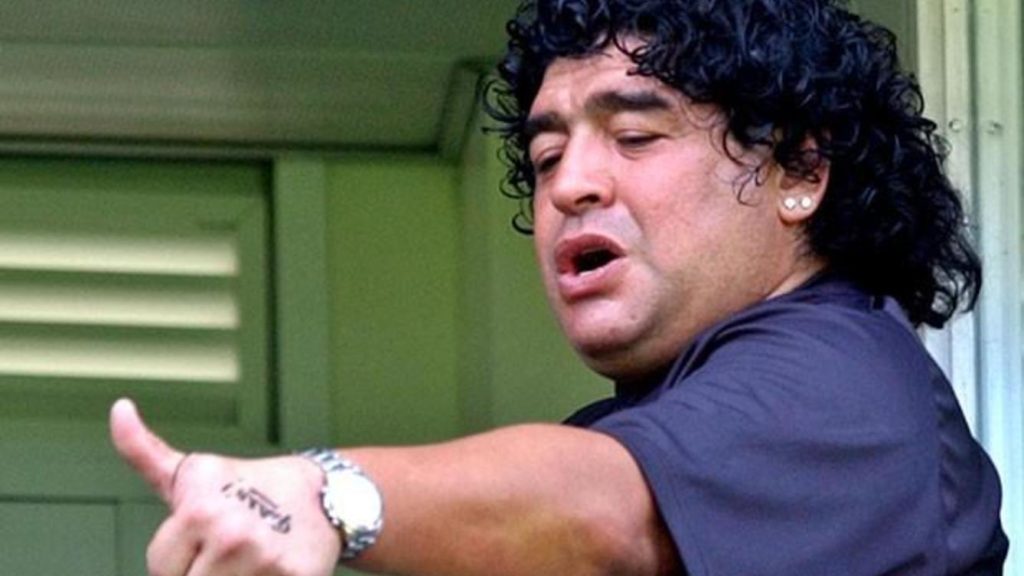 Maradona posando